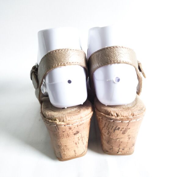 Bolo Born Metallic Gold Leather T-Strap Flowers Womens Size 8 Wedge Heel Sandals - Picture 6 of 10